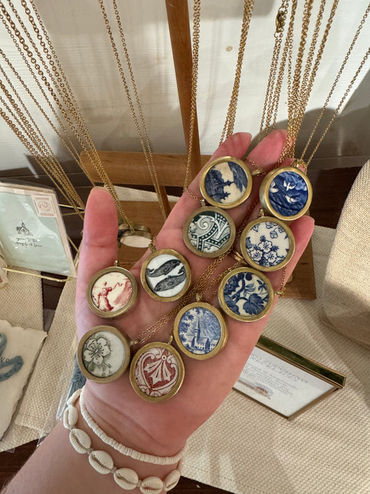 Italian antique pendant necklace (small)