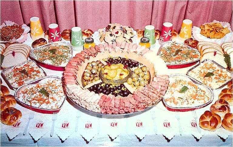 Postcard BE-22 Appetizer Table